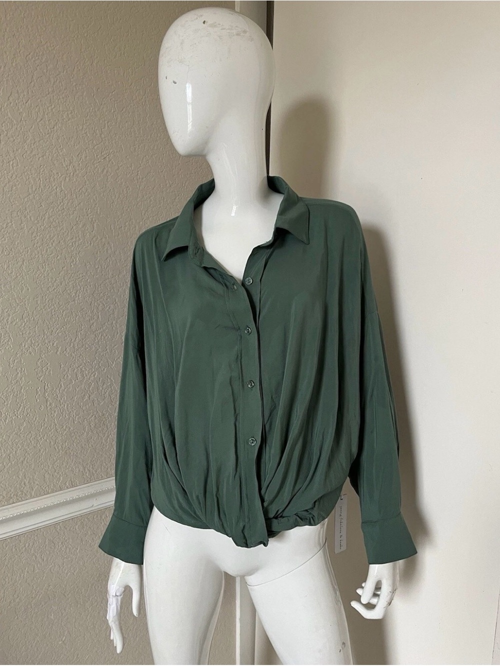 NWT YFB Women's Button-Front high low twist front Blouse
